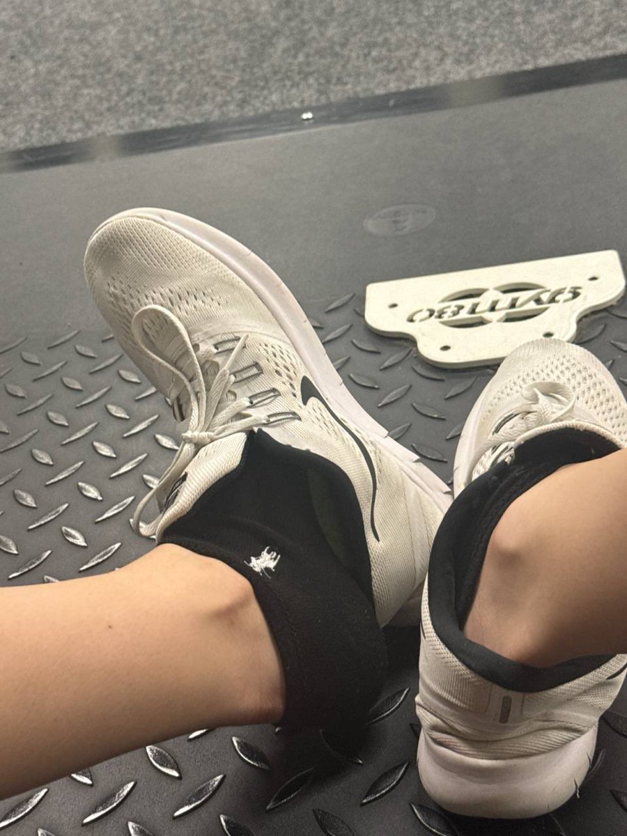 Für die 2000 Follower werde ich ein Gewinnspiel machen ~🤭💞

1. Verschwitze Gym Socken.
2. 1 Woche Gratis Erziehung.
3.  Gratis Session.

Um teilzunehmen müsst ihr Follower sein diesen Post Liken und Kommentieren viel glück ihr Loser🫶🏻

findom | femdom | zahlsklave | geldherrin