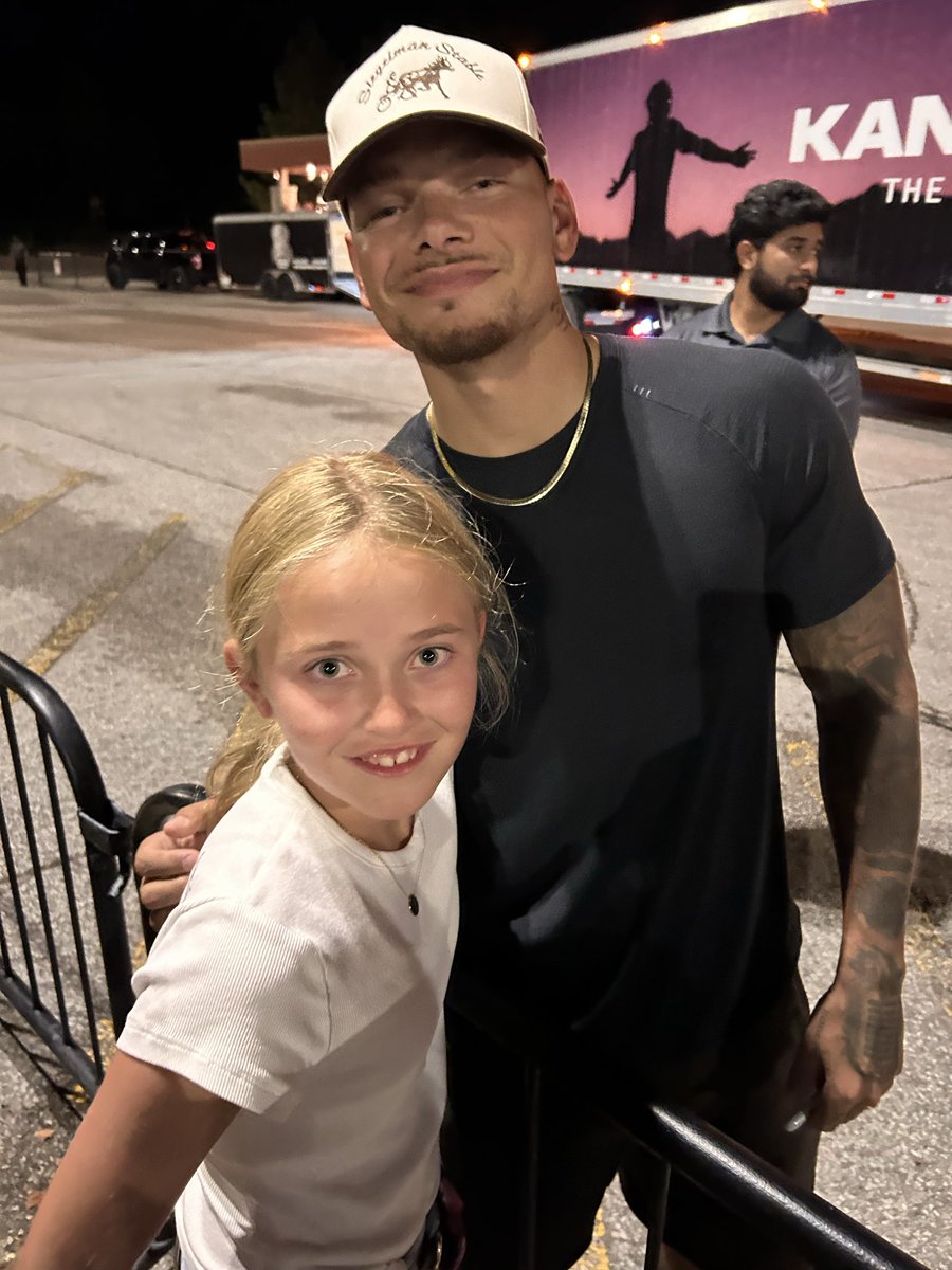 s_seara's tweet photo. @kanebrown Happy Birthday!! You and my daughter share this date and you made her year at your concert @casinorama this past summer!! It was the best day of her 10 years!! You are THE BEST! We hope you have the best day with your beautiful family too. 🙌🏻🙌🏻🙌🏻 https://t.co/I65LTN5YiR