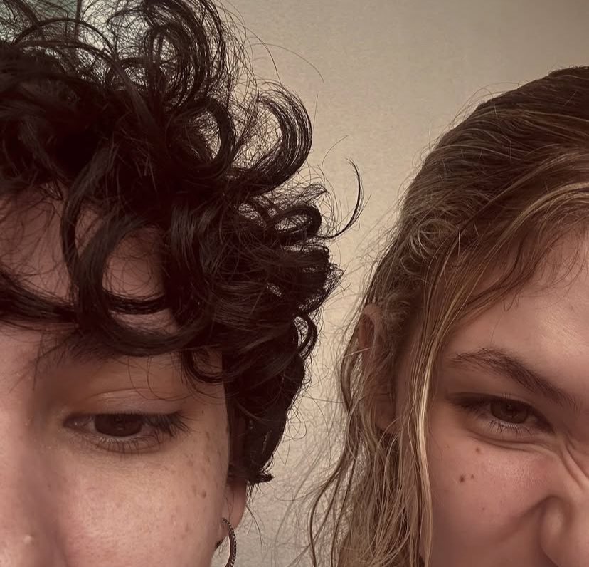 Eu y ela  <a href="/666D1EG0/">DG.</a>