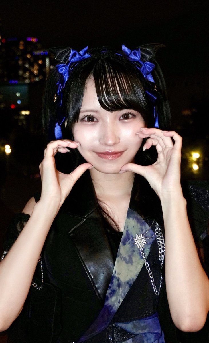 明日10/22は2ndミニアルバムの発売日をそして，ダイバーシティでリリイベがあります♪

フリーライブ　18:00～

リリース日を1人でも多くの方と過ごせたらいいなと思っています。
そしてMVの最速公開や、アルバム新曲の披露もあるのでぜひきてください！
待ってるね🎀