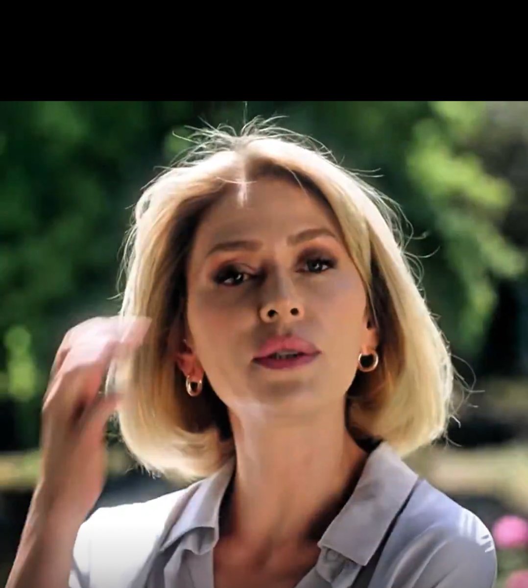 #داريا_
في مسلسل ولي العهد….. أنموذج للشخص الحسود…. وجد أبوها من يحميه ويحمي ماله
خايفة على الأملاك رغم إنها تشتغل في الخفاء وتمد يدها … وخاينة زوجها مع ابن عمها عدو أبوها😜
وتصارع من أجل إنهاء تيمور وتأليب ظافر عليه وكافة أفراد الأسرة😄😄😄