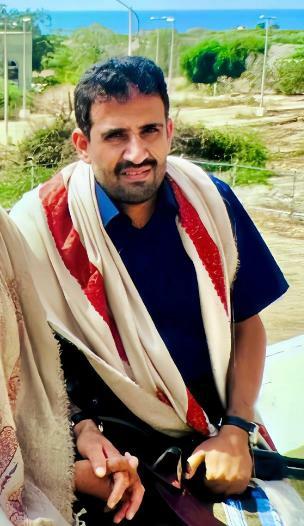 {مِنَ الْمُؤْمِنِينَ رِجَالٌ صَدَقُوا مَا عَٰهَدُواْ اللَّهَ عَلَيْهِ فَمِنْهُمْ مَنْ قَضَىٰ نَحْبَهُ وَمِنْهُمْ مَنْ يَنْتَظِرُ وَمَا بَدَّلُوا تَبْدِيلًا}

الشهيد الفريق الركن || محمد عبدالكريم الغماري
" السيد هاشم " 
#شهداؤنا_عظماؤنا