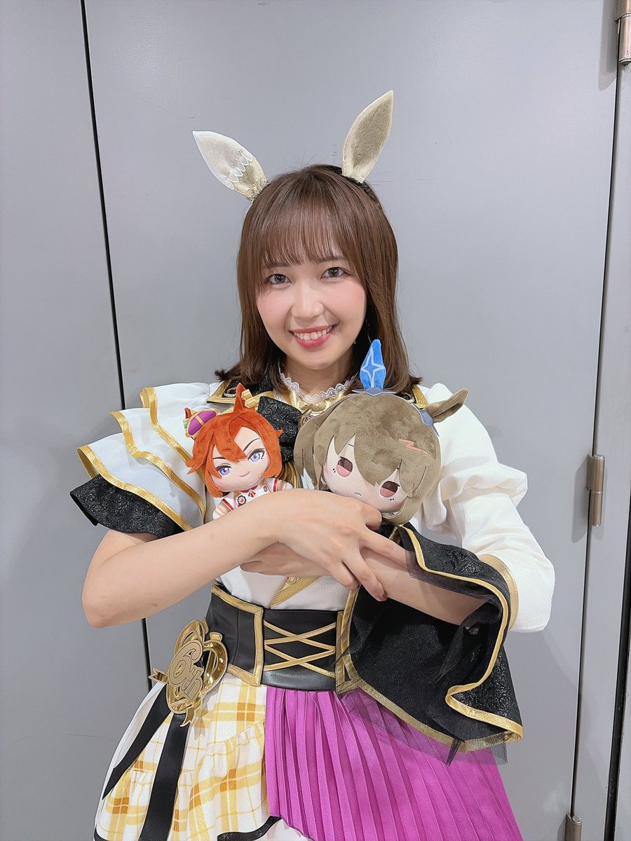 やっぱりRTTTがちょうて〜ん！！！
最高の頂点をありがとうございました✨️
#ウマ娘6th秋D1

1️⃣️📸️3人揃って『Glorious Moment！』を歌ったよ－！！楽しかった…！！😭️

2️⃣️📸️通りがかったダンサーお二人を巻き込んで勝手にRTTT応援団に…w