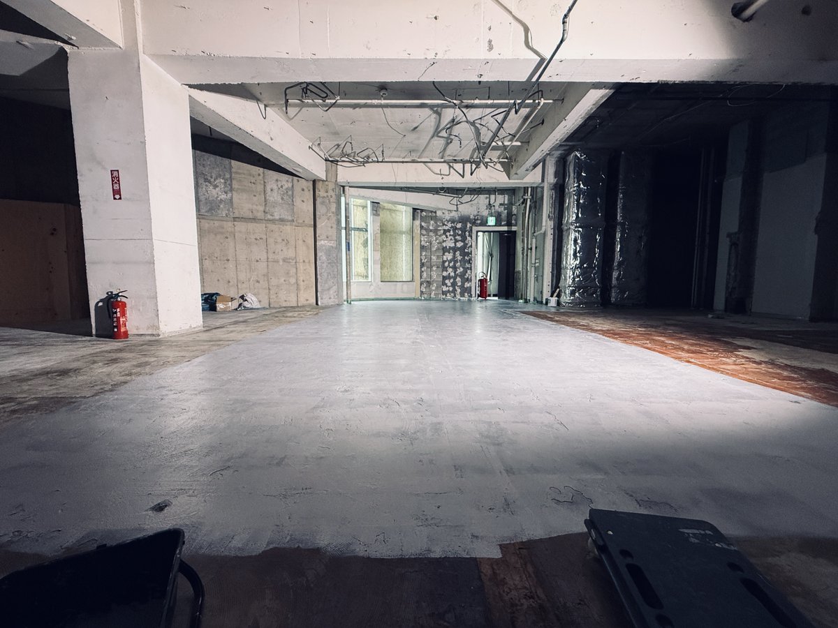 今日はセーフティーエリアの床塗装を行いました🎨
塗料が一部しか届かず、途中までの作業に…！

数日中に残りが届く予定なので、届き次第続きを塗っていきます💪

引き続きオープンまで頑張りますので、
応援＆拡散よろしくお願いいたします💪

👉 クラファンページはこちら
camp-fire.jp/projects/876200