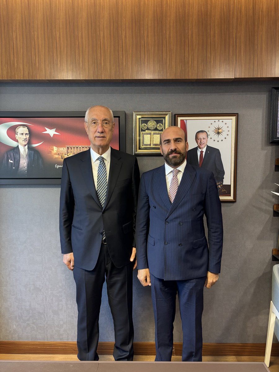 FeyziBerdibek1's tweet photo. 📍TBMM

Değerli kardeşim Av. Ramazan TOKUŞ’a nazik ziyareti için teşekkür eder, çalışmalarında başarılar dilerim. https://t.co/BiuPtjgQKd