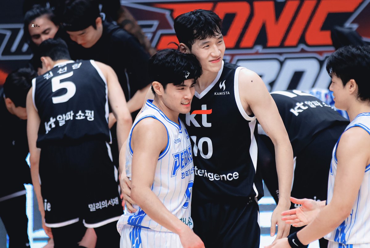 Kickit59's tweet image. 벨란겔과 고니 진짜 귀여운거 보실분

#문성곤 #KT소닉붐