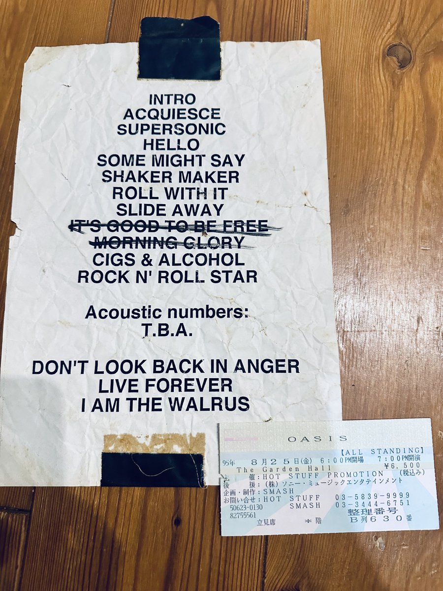 僕の人生最大の自慢のひとつ。95年来日ライブでノエルが投げたセットリスト。

2ndが出る直前だったからノエルが歌った新曲が「Don't Look 〜」というタイトルだってのはほぼ誰も知らなかったのでは？

とにかく嬉しかったし、未だに嬉しい。あれから30年、またライブ見れるの楽しみ！

#oasislive25