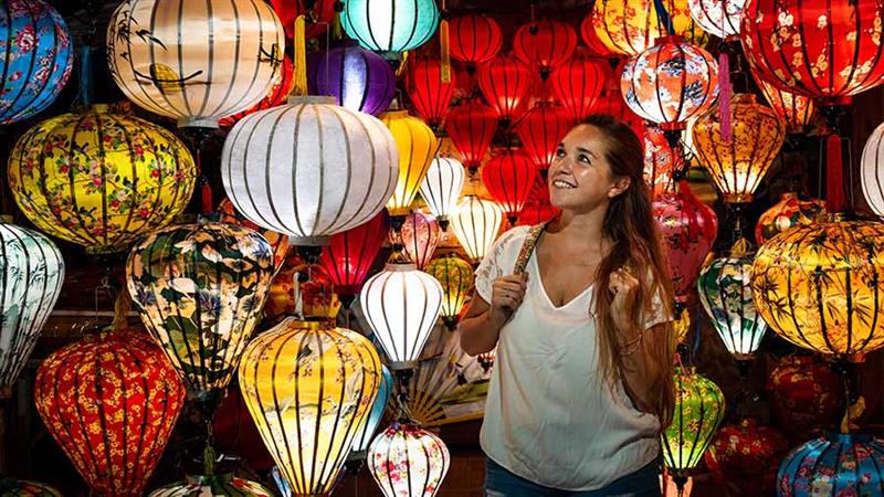 VietnamBriefing's tweet image. #VietnamTourism sector faces a severe labor gap — demand for 40,000 new workers yearly but supply meets only half. Only 43% are professionally trained, highlighting the need for stronger #SkillsDevelopment and #MultilingualTraining. 

Stay compliant ⤵️
ow.ly/qCON50XeKJ0