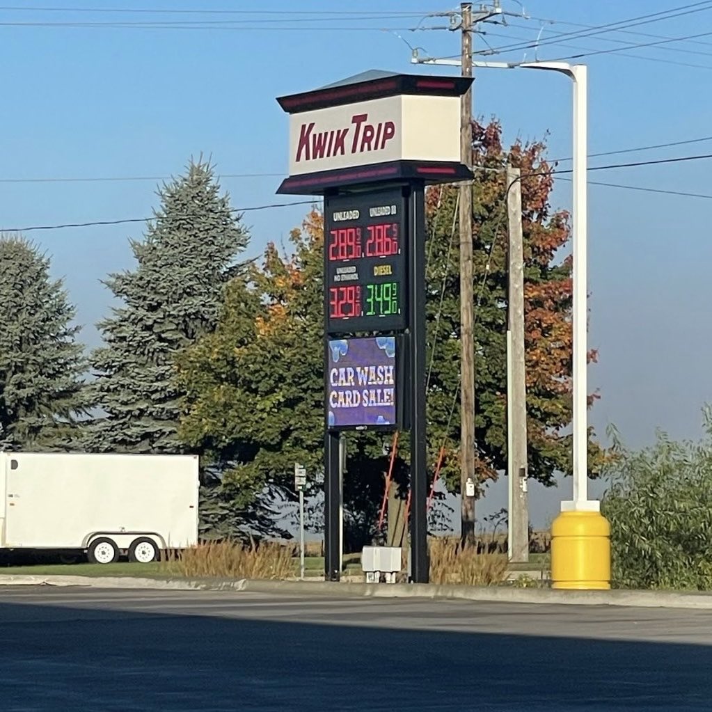 TomTiffanyWI's tweet photo. 🚨Gas prices are under $3/gallon nationwide for the first time since 2020.

📍Waukesha: $2.49
📍Wausau: $2.59
📍Lancaster: $2.89

President Trump delivered. Now, we need a governor who will hold the Evers’ PSC accountable and lower your home energy bills. https://t.co/oupI9K2ni7