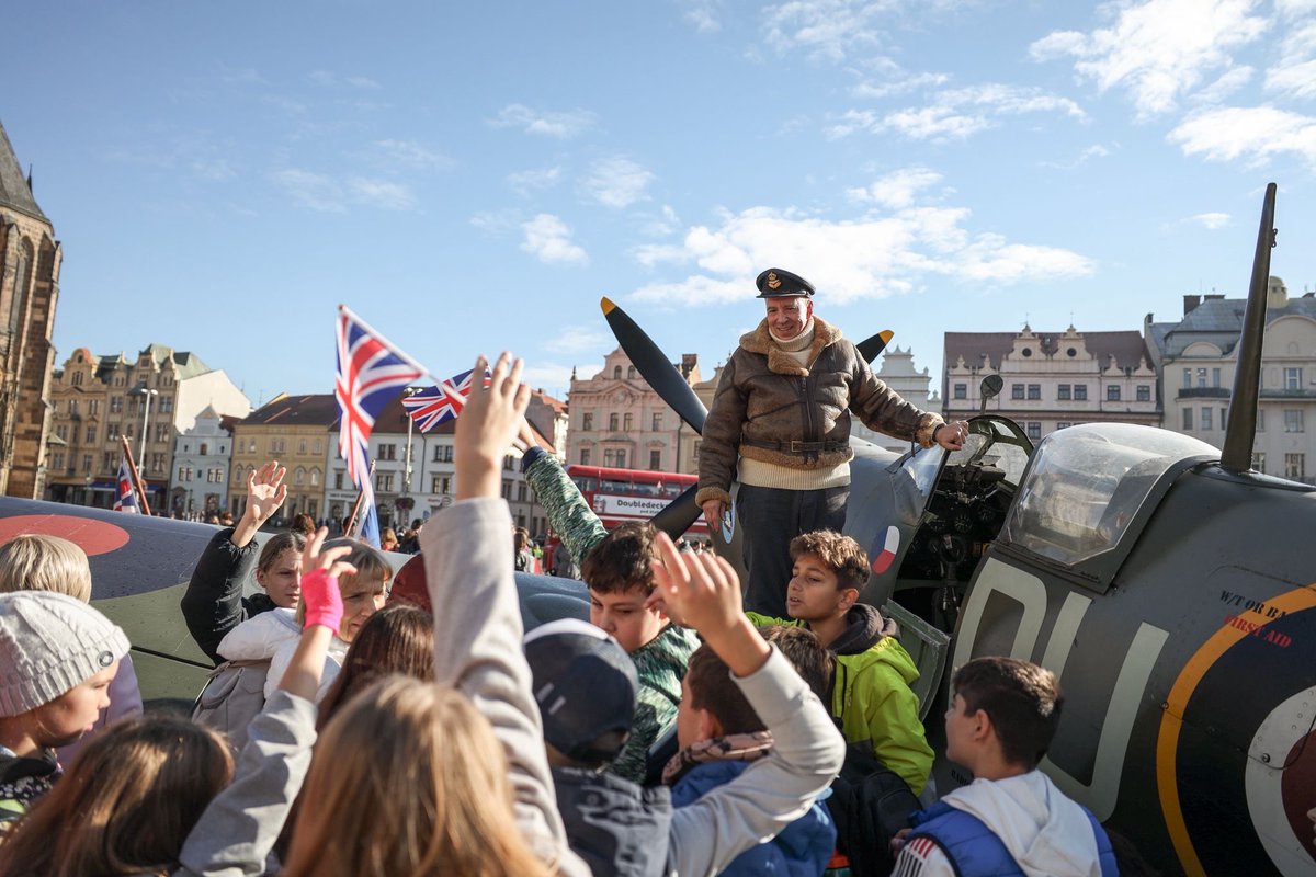 Ahoj Plzeň! 🙌

Jsme tu s vámi dnes až do 5 hodin, tak se zastavte třeba na čaj ☕️