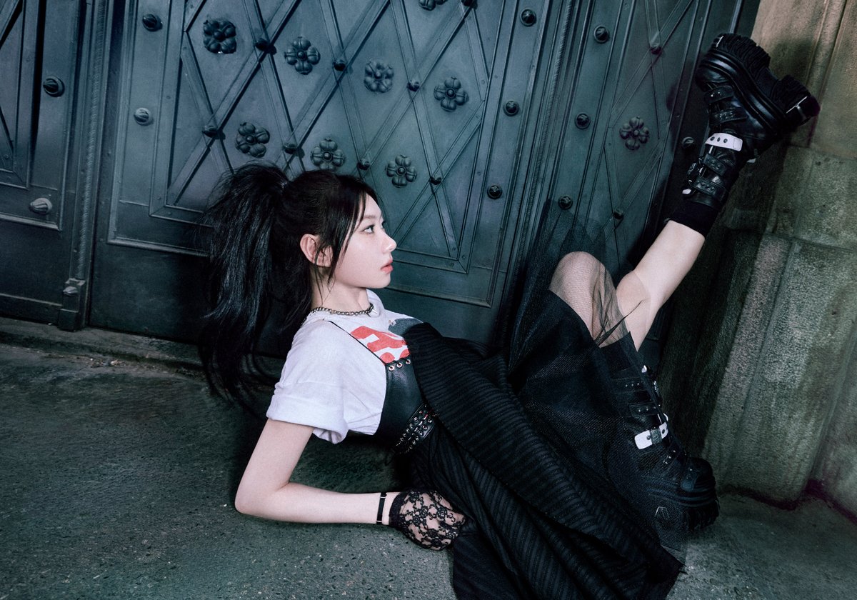 ITZYofficial's tweet image. ITZY &lt;TUNNEL VISION&gt; CONCEPT PHOTO #2
#CHAERYEONG #채령
ITZY 'TUNNEL VISION'
ITZY.lnk.to/TUNNELVISION
💿 ALBUM RELEASE
2025.11.10 MON 6PM (KST) | 4AM (ET)
#ITZY #MIDZY @ITZYofficial
#ITZYComeback
#ITZY_TUNNELVISION
#ITZY_TNVS