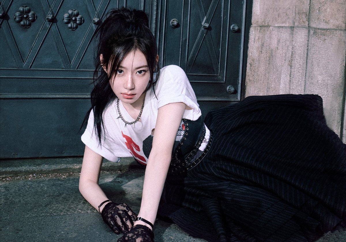 ITZYofficial's tweet image. ITZY &lt;TUNNEL VISION&gt; CONCEPT PHOTO #2
#CHAERYEONG #채령
ITZY 'TUNNEL VISION'
ITZY.lnk.to/TUNNELVISION
💿 ALBUM RELEASE
2025.11.10 MON 6PM (KST) | 4AM (ET)
#ITZY #MIDZY @ITZYofficial
#ITZYComeback
#ITZY_TUNNELVISION
#ITZY_TNVS