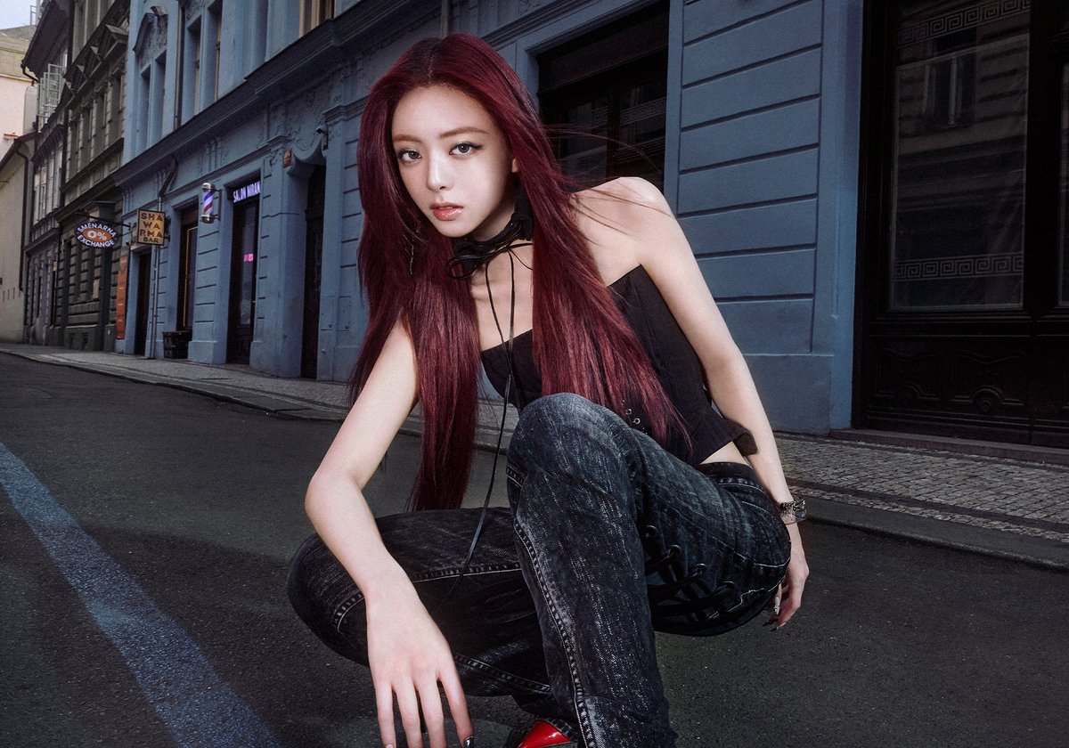 ITZYofficial's tweet image. ITZY &lt;TUNNEL VISION&gt; CONCEPT PHOTO #2
#YUNA #유나
ITZY 'TUNNEL VISION'
ITZY.lnk.to/TUNNELVISION
💿 ALBUM RELEASE
2025.11.10 MON 6PM (KST) | 4AM (ET)
#ITZY #MIDZY @ITZYofficial
#ITZYComeback
#ITZY_TUNNELVISION
#ITZY_TNVS