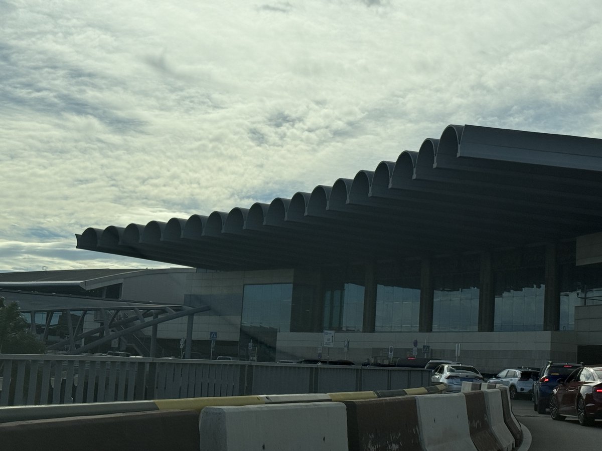 Citizen_baker's tweet image. This roof at Valencia airport reminds us of something as @IanCheeseman pointed out #mainstand