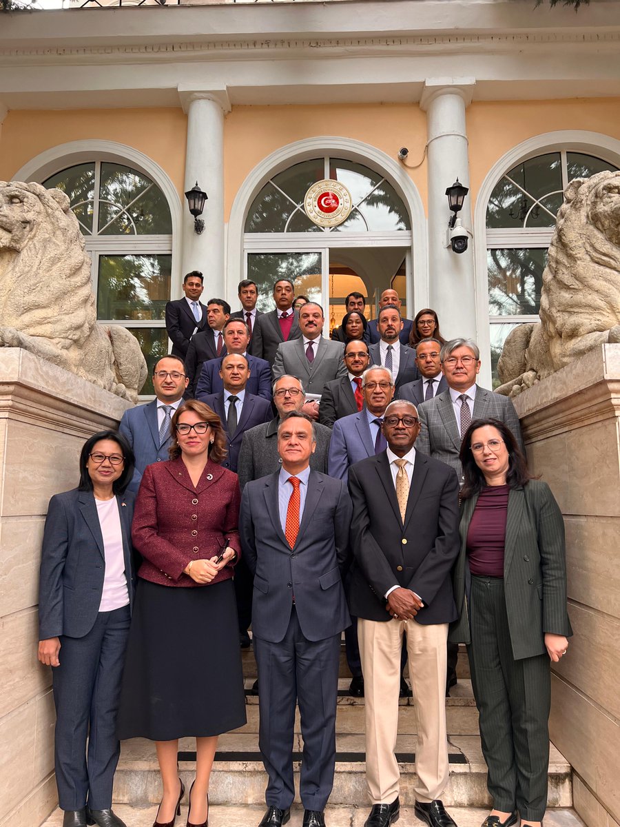 A Magyarországon akkreditált OIC-nagykövetek csoportja ma ülést tartott a Török Köztársaság Nagykövetségén. Az ülés során megválasztották az új Végrehajtó Bizottságot, az alábbiak szerint:

Őexcellenciája Asif Memon úr, Pakisztán nagykövete – Elnök
Őexcellenciája Siddig Abdalla