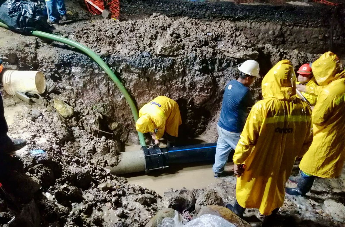 #ElSalvador El personal de <a href="/ANDASV/">ANDA</a> Gobierno del Presidente <a href="/nayibbukele/">Nayib Bukele</a> ha instalado las uniones de las tuberías y las válvulas de control, y colocan los anclajes para iniciar con las pruebas hidráulicas, en la zona del puerto de La Libertad.