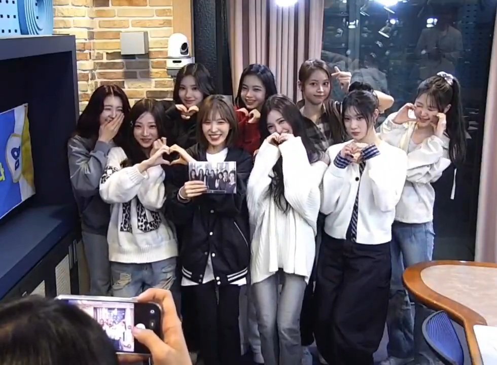 WENDYTHAILAND's tweet photo. 251021 Wendy's Youngstreet

เวนดี้ &amp; Hearts2Hearts 🩵

Photo Time 📸 https://t.co/mX8EXzC4aS