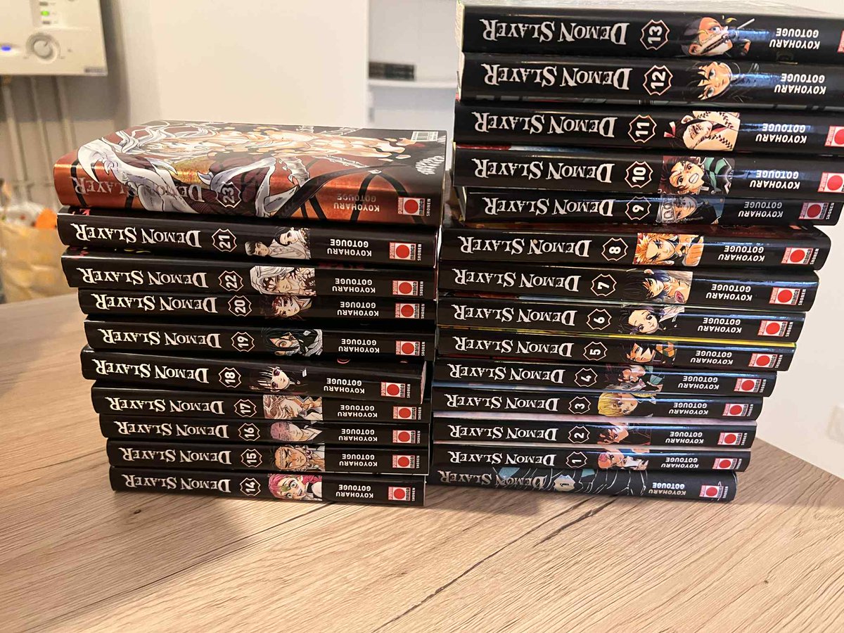 Je vends mon intégral de Demon Slayer avec les deux tomes collector -> 90 euros