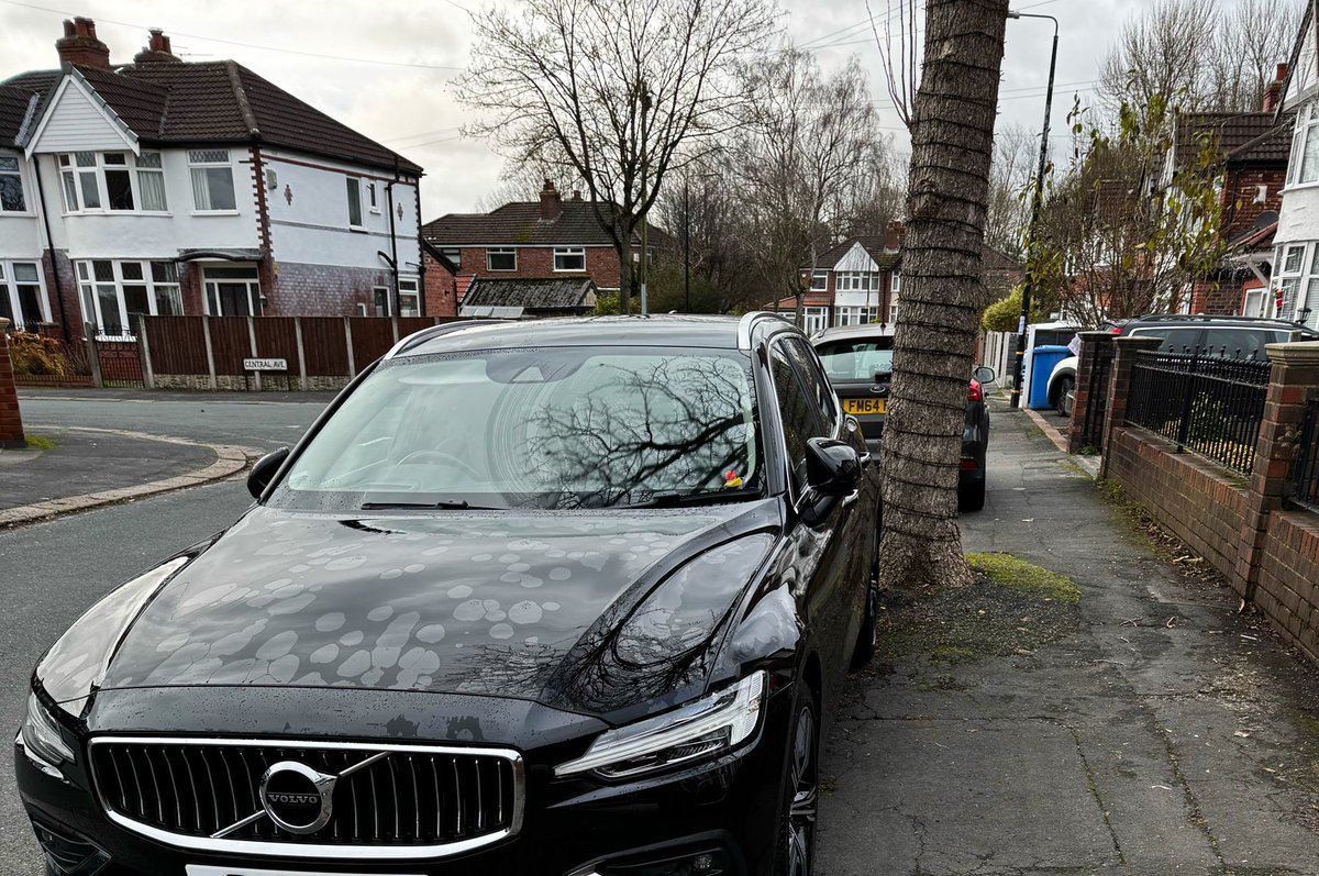 Simon Burrows tweet media