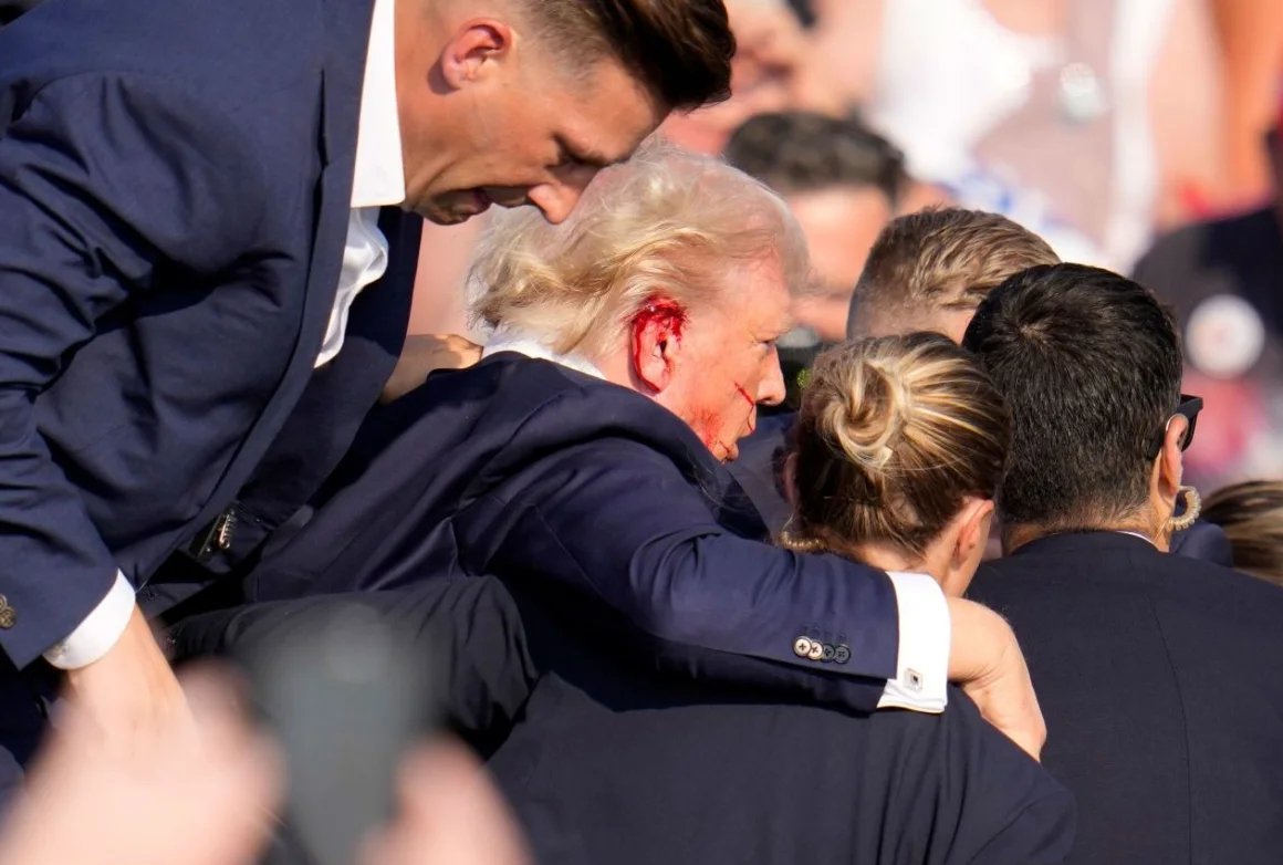 De nuevo el Asesíno..!
Por eso petro habla de la espada de Bolivar y la Bandera de la Muerte.!
La amenaza de petro a Trump..
"hay que SACÁR a Trump"
#Petro_NoAtenteContraTrump 
Petro, no Atente contra Trump !
Ojo con los Niños sicarios de petro