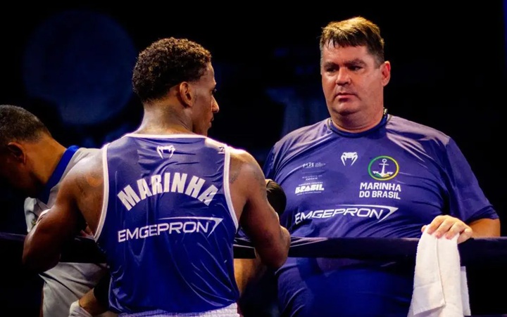 TATAMEMAGAZINE's tweet image. Boxe: Marinha do Brasil brilha e conquista bicampeonato Mundial de Clubes no Rio #boxe 

tatame.com.br/boxe-marinha-d…