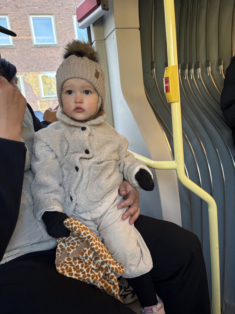 Igår fyllde den här lilla älsklingen 2 år! 
Jag trodde aldrig man kunde älska någon eller något så mycket som jag älskar henne. Hon är vårt allt och vi är så otroligt lyckliga över att få busa och mysa med henne varje dag❤️