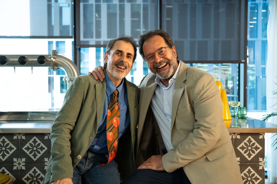 ▶️ Encara no has vist la segona temporada de #Vintage3cat?

Una sèrie de <a href="/Som3cat/">3Cat</a> sobre la maduresa i la necessitat de reinventar-se que també ha passat pel #Maresme

🎬 Rodada a:
📍 <a href="/VilaArenysMunt/">Vila Arenys de Munt</a>
📍 <a href="/Tecnocampus/">TecnoCampus</a> de Mataró

<a href="/CostaBCNMaresme/">Costa Bcn-Maresme</a> <a href="/CatalunyaFilm/">CatalunyaFilmCom</a> #Maresmeplató