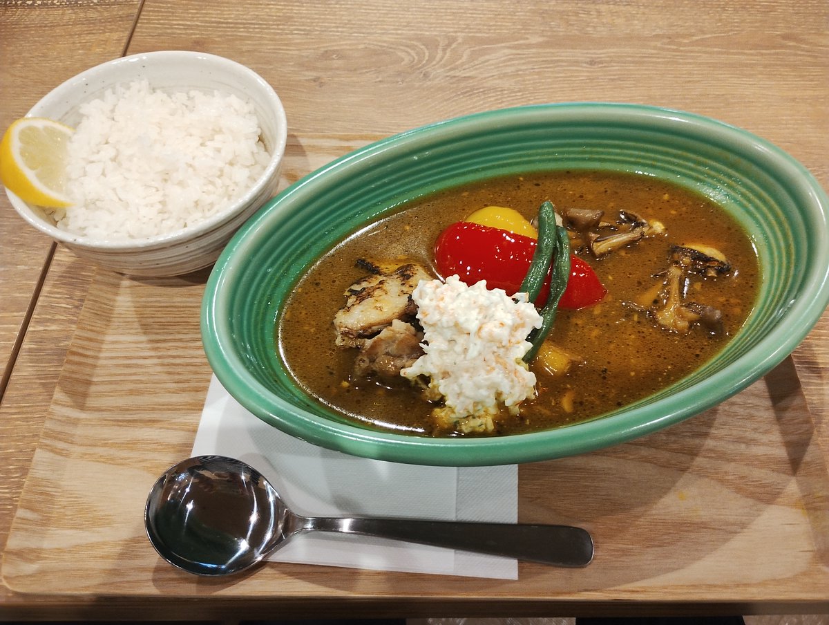 函館の食事。うにむらかみ、ラッキーピエロ、méli mélo軒。とりあえずド定番を頂きました。ラッキーピエロはボリュームもあり本当に美味しかったですね。