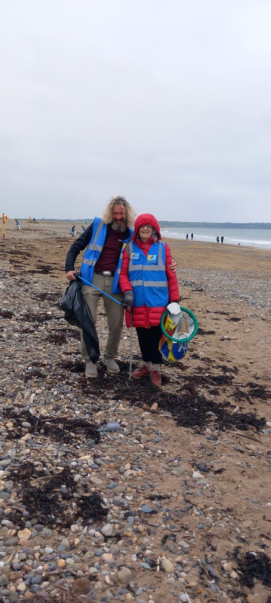 Another great weekly #BeachClean from the dedicated volunteers <a href="/TramoreEcoGroup/">Tramore Eco Group</a> who removed lots of small pieces of rope, string and plastic from the beach.💙🌊
Huge well done everyone! 👏🌍

#CleanCoasts