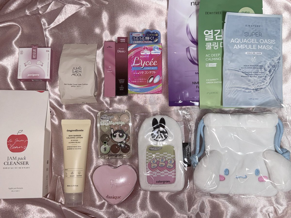 #rt이벤트

#rt + #follow 한정 한 분께 사진 구성의 비키박스 보내드립니다.. 🎀🎁

다가오는 연말과 2,500 팔로워 기념 겸사겸사 소소하게 이벤트 준비했어요 .ᐟ
많은 참여 부탁드립니다 ♡

11월 초 당발 예정