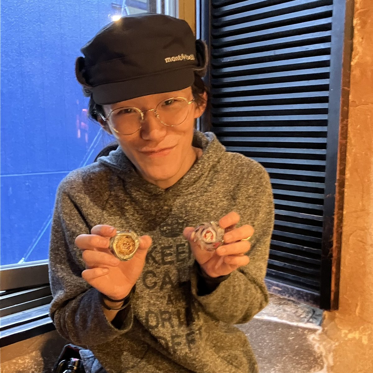 すみジャズも終わり次の日にやっと何ヶ月ぶりかの休日を取り、メンバーの双田君とベイブレードバーに行ってその後喫茶店へ

楽しかった✨

またいこーね

#きょうのぼぶ活

<a href="/Lye_3999/">水酸化ナトリウム/双田星歌</a>