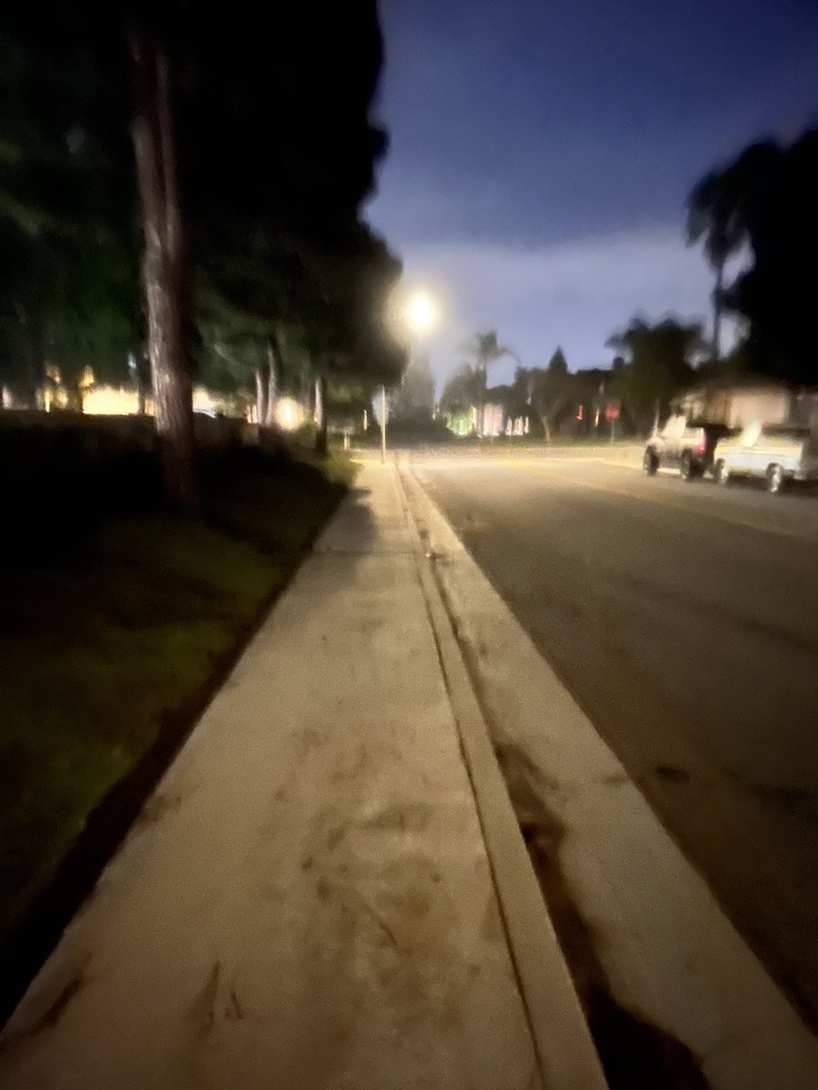 man_decoded's tweet image. I’ve decided I’m going to run 20 miles without stopping by the end of the year.
Zero plans. Starting from zero base. Only incline walking and weights for all of 2025…now a major pivot because…I’m bored
Day #1 complete.
-175 lbs
-10:09 min/mi
-2 Miles