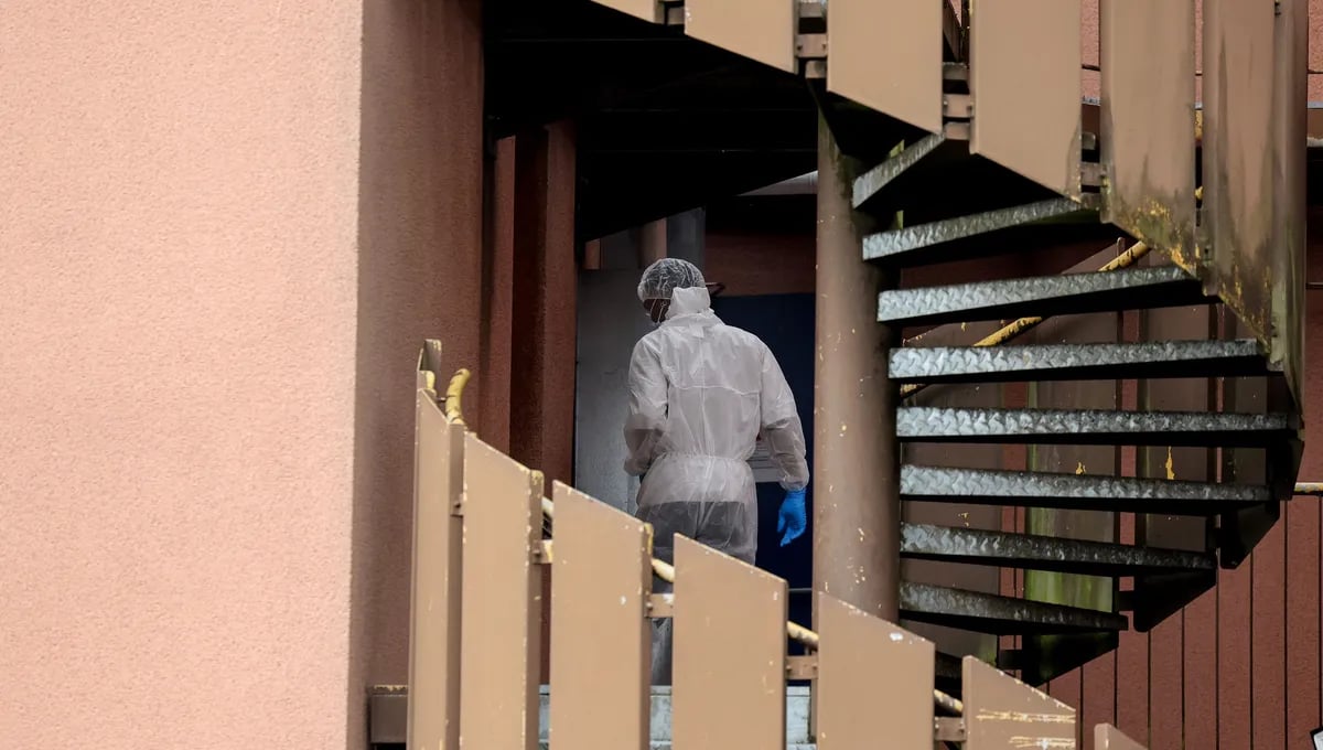 InfosFrancaises's tweet image. Nord : une adolescente de 15 ans, en fugue de son foyer d'accueil, a été retrouvée morte dans une chambre d'hôtel à Lomme, près de Lille, frappée à mort avec un objet.
Un jeune homme de 20 ans, qui se dit le petit ami de la victime, s’est rendu au commissariat et a été placé en…