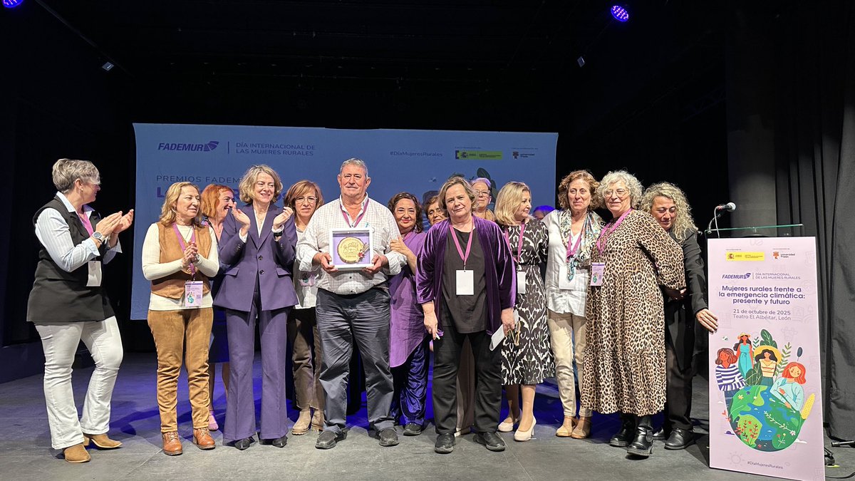 Ayuntamiento de León (@leonayto) on Twitter photo 💜🌱 @Fademur celebra el Día Internacional de las Mujeres Rurales en #LeónEsp con el lema Mujeres rurales frente a la emergencia climática. Lo ha hecho entregando sus premios anuales a Nevenka Fernández y Charo Velasco, a la <a href="/UMEgob/">UME</a>, Leticia Blanco y Lorenzo Ramos. 💜🌱 @Fademur celebra el Día Internacional de las Mujeres Rurales en #LeónEsp con el lema Mujeres rurales frente a la emergencia climática. Lo ha hecho entregando sus premios anuales a Nevenka Fernández y Charo Velasco, a la <a href="/UMEgob/">UME</a>, Leticia Blanco y Lorenzo Ramos.