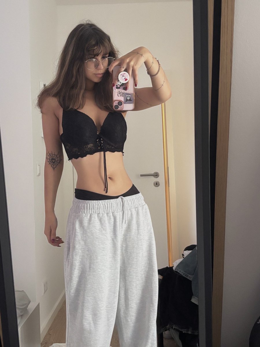 monisuea's tweet photo. Lingerie &amp; sweatpants kinda balance

#nsfw #nsfwtwt https://t.co/dzsnQr5Zwl