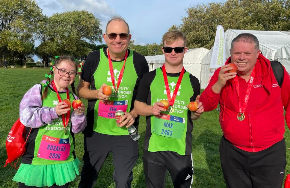 rachaelross21's tweet photo. @PortsmouthDSA @JazzAppleUK @Great_Run @Compton1Cecile @LucyScoular @DrACthePompeyGP @RichJEH72 @AndyFord33107 @C_CrookPDsa @BrooksStaceyL @benebrooks @leroymorrad @Carolin93283851 Thanks @JazzAppleUK! The apples were a welcome snack after our 5k run, and healthy too!!! 🍏💚🍏 https://t.co/6Y04ezoube