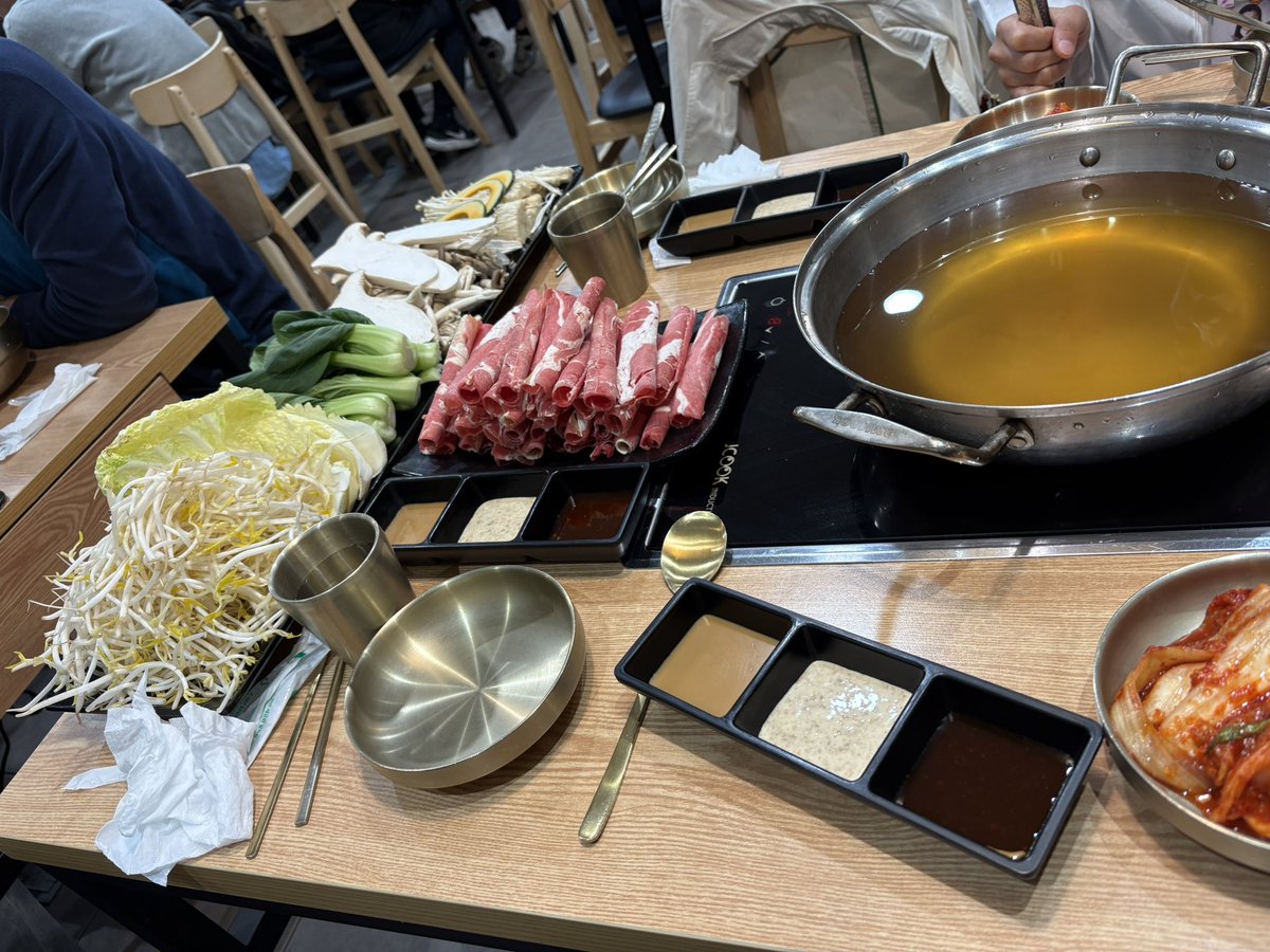 2 worderful days of #EAU #KUA Exchange Progamme at #Seoul St. Mary’s Hospital with Proff Lee, Hu &amp; Park 🇰🇷 Impressive OR schedule 🩸💉 oustanding labs 🔬 for #translational research 🧬and delicious k-food 🍜. Thanks <a href="/Uroweb/">European Association of Urology (EAU)</a> <a href="/KorUrological/">KUA대한비뇨의학회</a> for this amazing experience 🤩