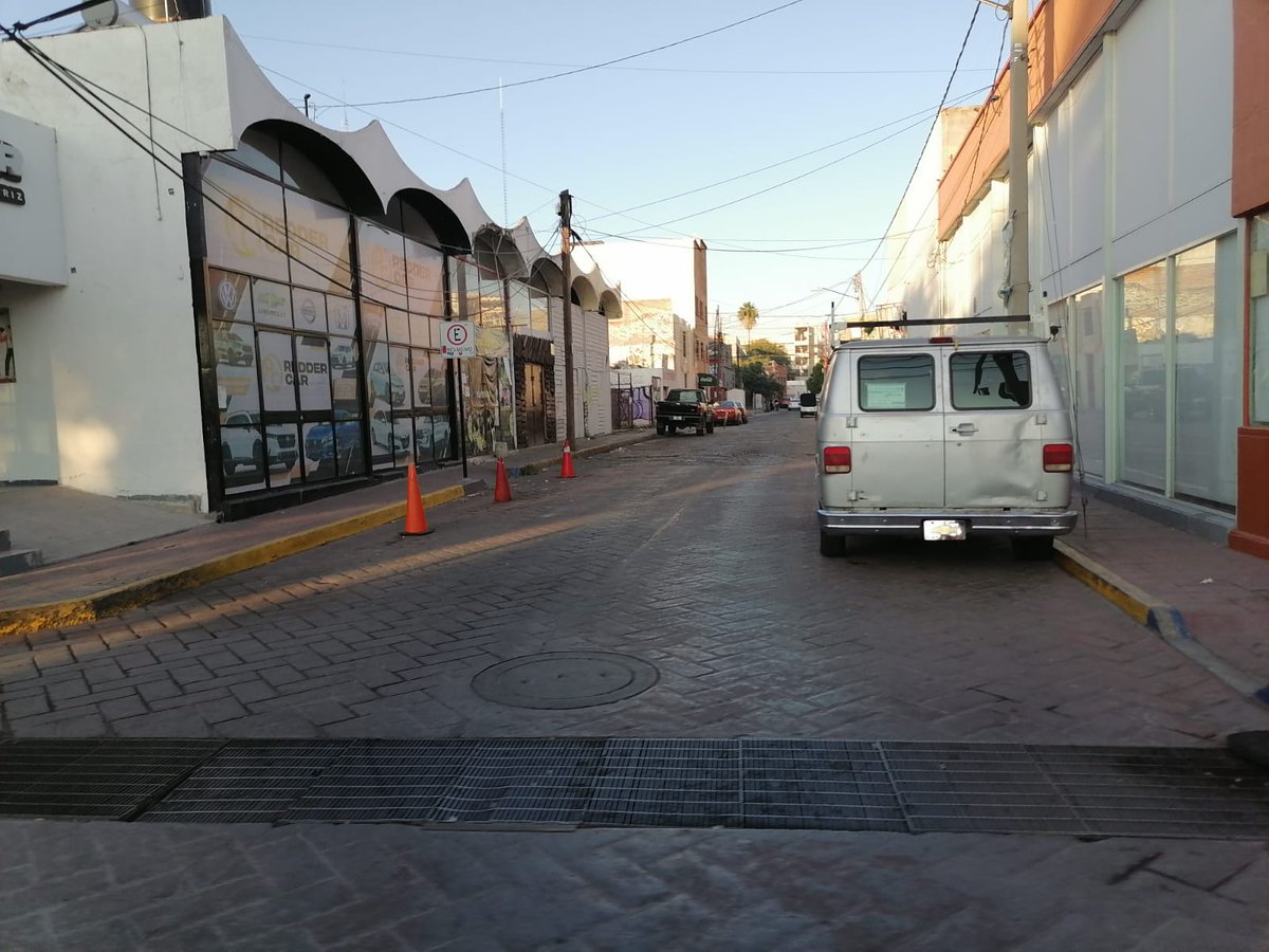 SSPCSLP's tweet image. ⚪️🔵 #ReporteVial 🚨#VialidadSLP

Buenos dias 👮🏽‍♀️

Esta mañana de martes prevalece cierre vial en las avenidas:

⛔️Cuauhtémoc en el tramo de Mariano Jiménez a Tomasa Esteves.

⛔️Tomása Esteves de Carranza a Cuauhtémoc 

⛔️Madero y Uresti 

⛔️ Por presencia de estudiantes en…