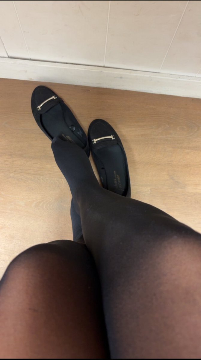 auf die knie und abdrücken du köepk🐶💸
#nylonfetısh #nylon #feet #feetworshi̇p #slave #PayPay #paypig