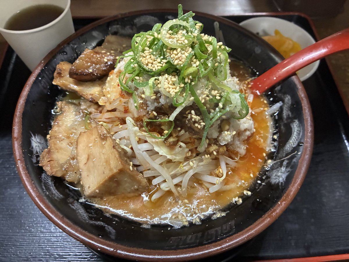 10/21 102.6kg

朝　抜き
昼　ラーメン(外食)
夜　カツ重(惣菜)

今日はバタバタして外食、中食でした🙇‍♂️

ラーメンは日向市の宮崎ラーメン研究所　心月さん

二郎系で頼んでみたのですが麺がストレート細麺でちょっとびっくり
九州ならではだなと美味しく頂きました