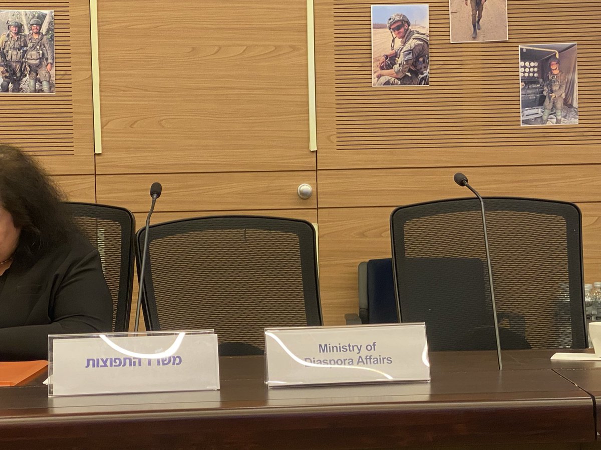 2 תמונות שממחישות כמה אנשי הליכוד מחריבים את בית המחוקקים ומעמדו.

מצד אחד - יו״ר כנסת (וראש ממשלה) שמחרים את הטקס לציון 30 שנה לרצח רבין. 
מצד שני - שר תפוצות שמחרים את הוועדה שמפקחת עליו בכנסת, כי זה לא מתאים לו.

שלא יטעו אתכם - הליכוד רומס את מעמד הכנסת  יותר מכל אחד אחר.