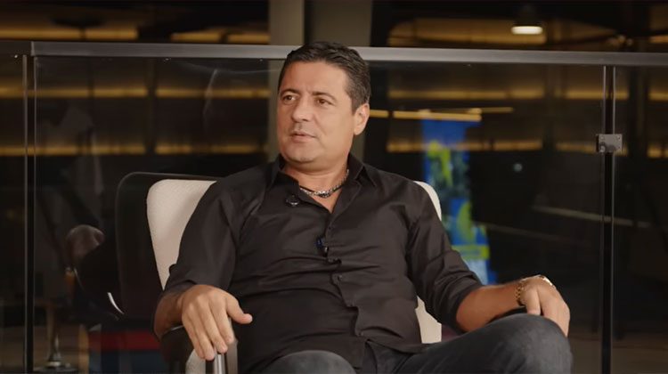 vandasport's tweet image. افشاگری #علیرضا_فغانی از #فساد_سیسماتیک در #فوتبال_ایران
او در گفتگوی آنلاین به صراحت از فساد رسمی در کمیته داوران فدارسیون فوتبال در قالب گرفتن سکه از داور برای دادن داوری و گرفتن سکه از باشگاه ها برای چیدن داوران سفارشی پرده برداشت.
ویدیو کامل را ببینید:
vandasport.com/4471/