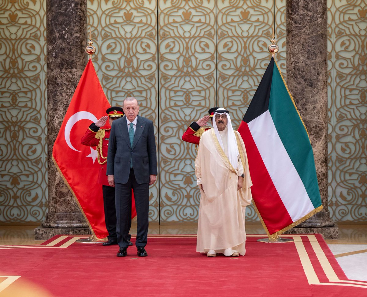 الرئيس رجب طيب أردوغان رئيس جمهورية تركيا يصل إلى البلاد والوفد الرسمي المرافق في زيارة رسمية

- حضرة صاحب السمو أمير البلاد الشيخ مشعل الأحمد الجابر الصباح كان على رأس مستقبليه وسمو ولي العهد الشيخ صباح خالد الحمد الصباح

(الجزء الأول)

#صور_كونا
#كونا #الكويت