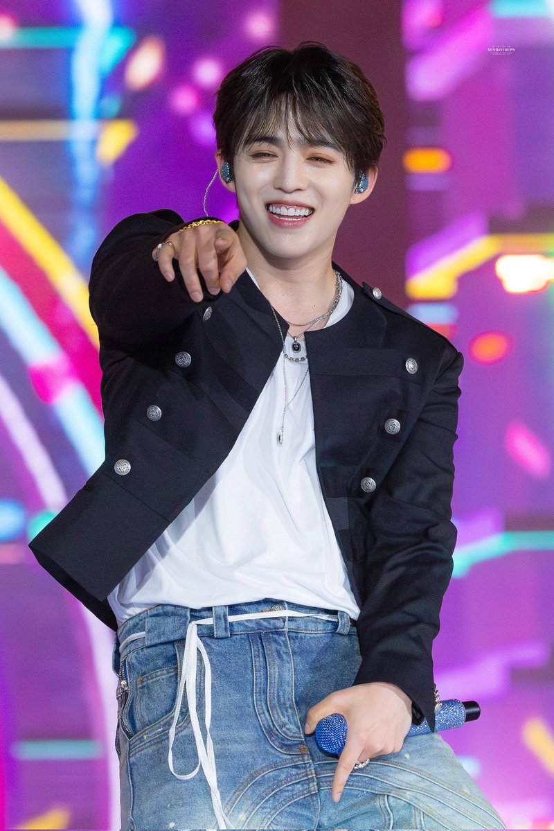 #2025MAMAVOTE #SEVENTEEN 

내가 이쁘다면 다들 RT 해주겠니🥰