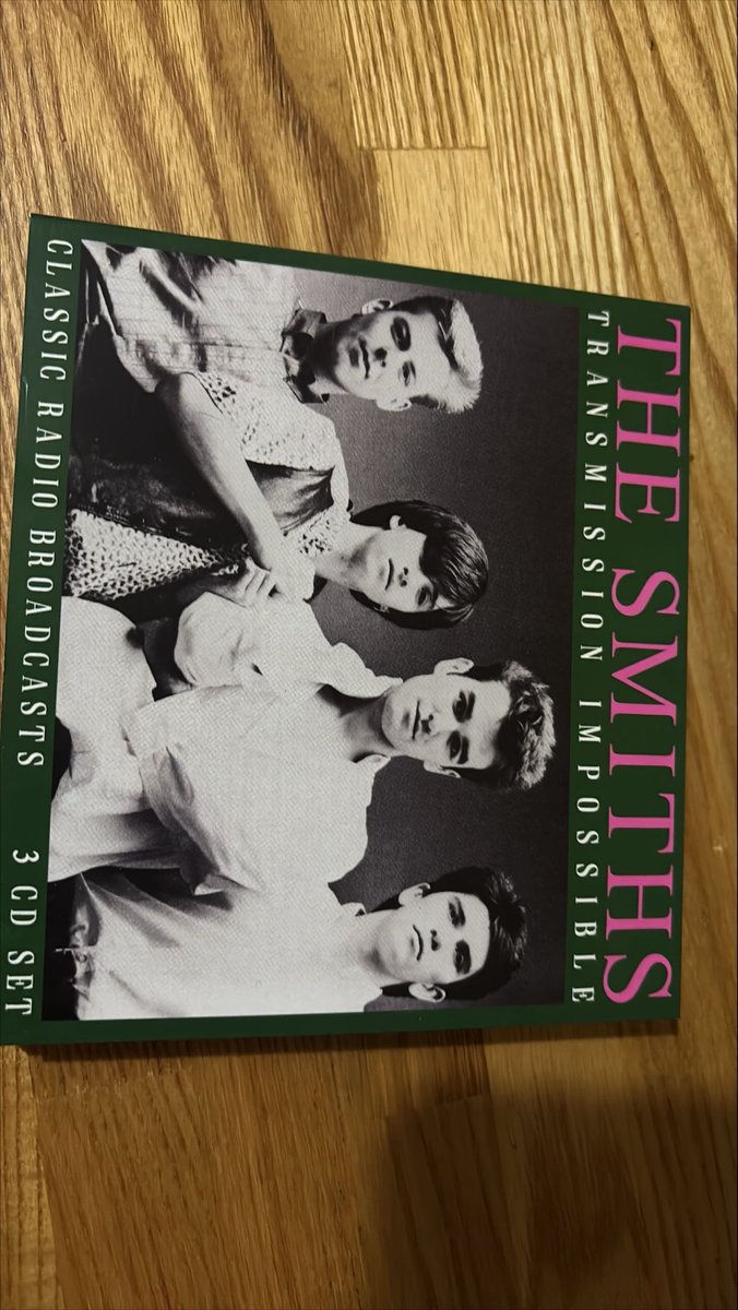 ucd72's tweet image. スミスの85年と86年に収録されたラジオ放送用ライブ音源3枚組。なんせライブ音源自体少ないのでこういうのは買っとかないとすぐなくなるので、、そして言わずもがな絶頂期の内容は最高。