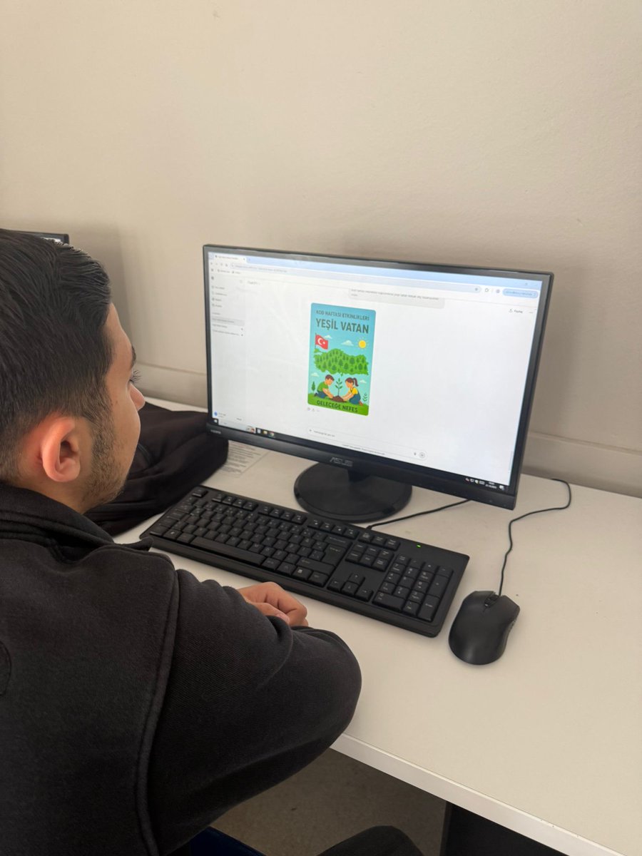 dundarucarmtall's tweet image. Okulumuz Bilişim Teknolojileri Öğretmenleri tarafından “Kod Haftası(Code Week)” kapsamında bu hafta öğrencilerimizle birlikte “Yeşil Vatan” temalı afiş tasarımları yapılmıştır. Emeği geçen öğretmen ve öğrencilerimize teşekkür ederiz 🌸 #codeweek #mebyegitek #yeşilvatan