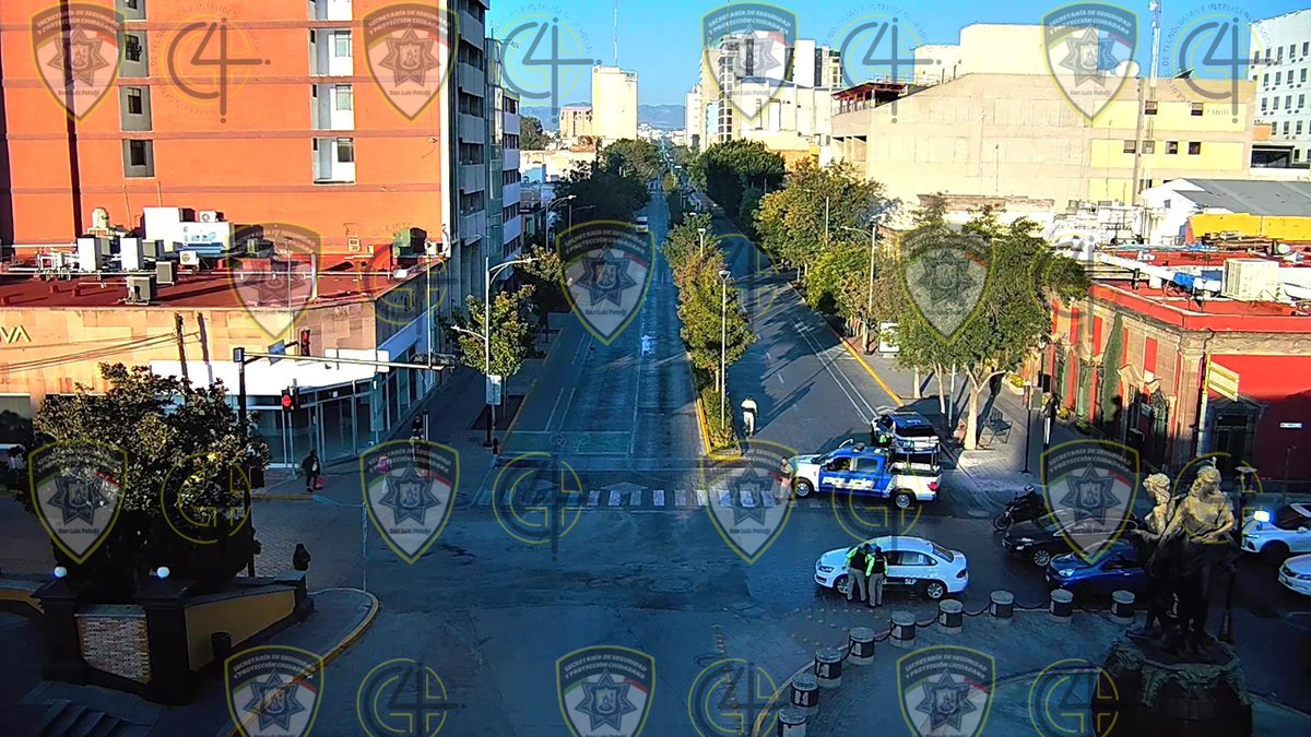 SSPCSLP's tweet image. ⚪️🔵 #ReporteVial 🚨#VialidadSLP

⚠️ Actualización 

Se realiza cierre vial en avenida Venustiano Carranza en el tramo de Uresti a Tomasa Esteves por presencia de estudiantes universitarios en protesta.

🚓🚨Policía Vial mantiene dispositivo en el lugar, atiende indicaciones.