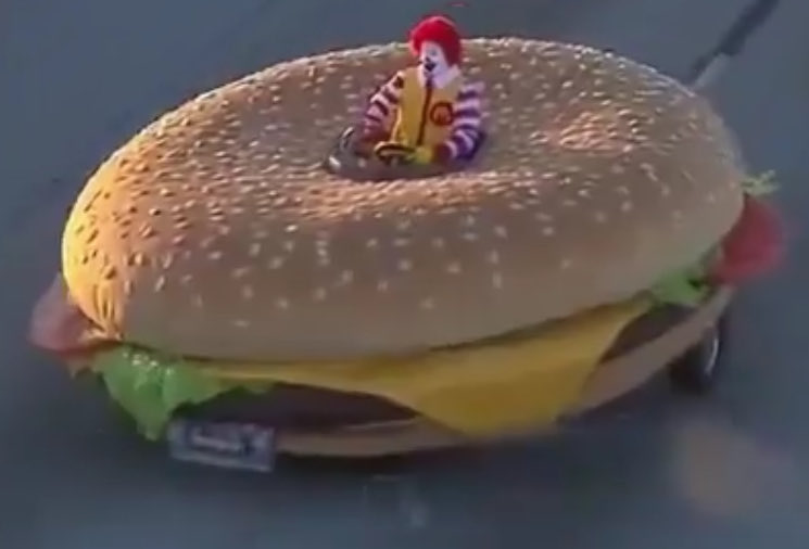 0120_UWASA's tweet image. (ドライブスルーで「これと同じ奴ください」って言ってみたけど全然スベったな……)