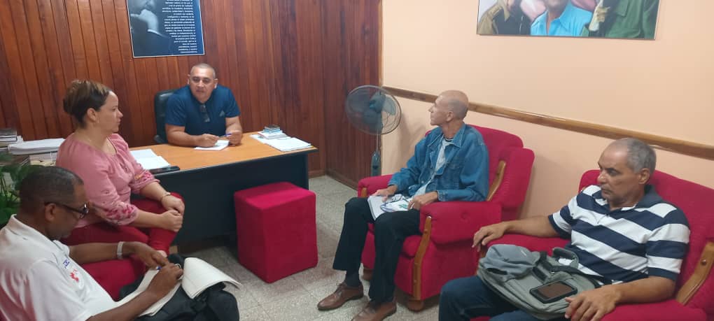CEPStgo_Cuba's tweet image. #CENCuba/ Vocal de @Elecciones_Cuba intercambia con autoridades electorales y gubernamentales del municipio de Tercer Frente, sobre el desarrollo de los procesos para cubrir plazas vacantes de delegados del #PoderPopular