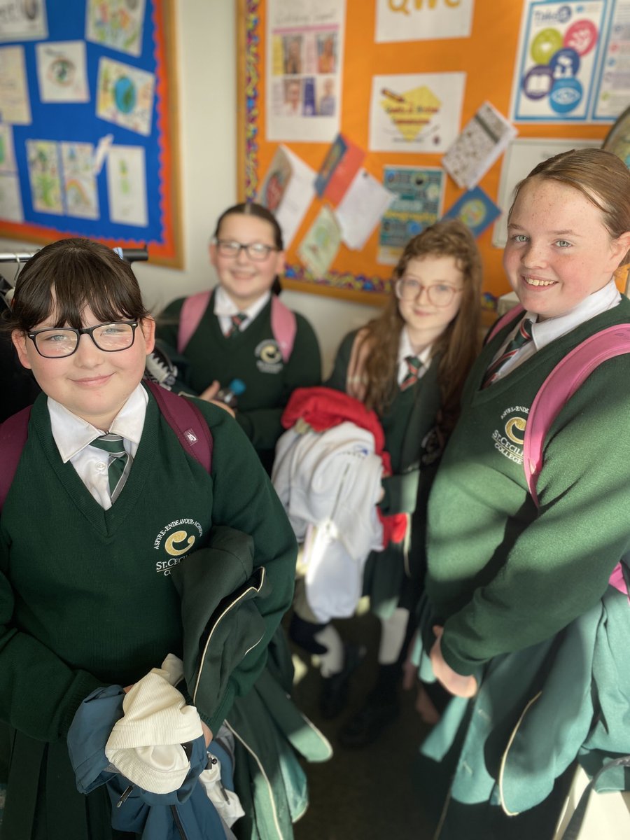 Stceciliasgeog's tweet image. Day 1 of the #swapshop was a roaring success! Thank you to the dedicated Environmental Club members for all the organisation. Back tomorrow for more #sustainableshopping! 👚👗 @StCeciliasDerry